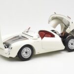 Porsche 550 Spyder 70-Års Edition Vit Schuco 1:18 450033300 - image 2 of 8