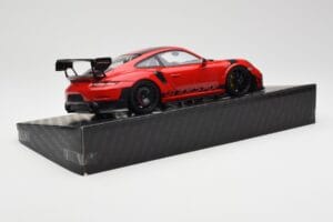 Porsche 911 GT2 RS 991 MR Manthey Racing Nordschleife Record Minichamps 1:18 MR-911-GT2RS-1803 Metall — bild 3 av 6