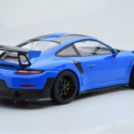 Porsche 911 GT2 RS 991.2 Weissach Package Blå Svarta Magnesiumfälgar Minichamps 1:18 - image 2 of 6