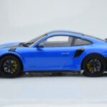Porsche 911 GT2 RS 991.2 Weissach Package Blå Svarta Magnesiumfälgar Minichamps 1:18 - image 3 of 6