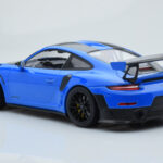 Porsche 911 GT2 RS 991.2 Weissach Package Blå Svarta Magnesiumfälgar Minichamps 1:18 - image 5 of 6
