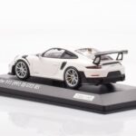 Porsche 911 991.2 GT2 RS Vit Minichamps 1:43 - image 3 of 4