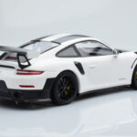 Porsche 911 GT2 RS 991.2 Weissach Package Vit Svarta Magnesiumfälgar Minichamps 1:18 - image 2 of 6