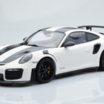 Porsche 911 GT2 RS 991.2 Weissach Package Vit Svarta Magnesiumfälgar Minichamps 1:18
