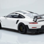 Porsche 911 GT2 RS 991.2 Weissach Package Vit Svarta Magnesiumfälgar Minichamps 1:18 - image 5 of 6