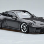 Porsche 911 992 GT3 Touring Package Grå Norev 1:18 - image 5 of 7