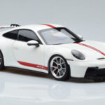 Porsche 911 992 GT3 Vit Norev 1:18 - image 5 of 7