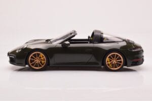Porsche 911 992 Targa 4S Olivgrön GT Spirit 1:18 GT438 Resin — bild 3 av 6