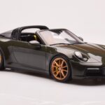 Porsche 911 992 Targa 4S Olivgrön GT Spirit 1:18 - image 4 of 6