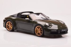 Porsche 911 992 Targa 4S Olivgrön GT Spirit 1:18 GT438 Resin — bild 4 av 6