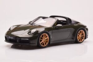 Porsche 911 992 Targa 4S Olivgrön GT Spirit 1:18 GT438