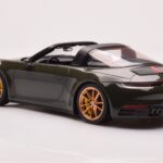 Porsche 911 992 Targa 4S Olivgrön GT Spirit 1:18 - image 5 of 6