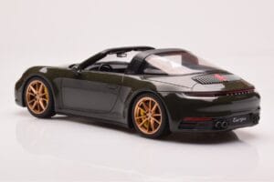 Porsche 911 992 Targa 4S Olivgrön GT Spirit 1:18 GT438 Resin — bild 5 av 6