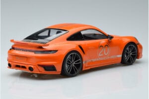 Porsche 911 992 Turbo S China 20th Anniversary Orange Minichamps 1:18 155069171 Metall — bild 2 av 6