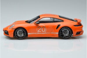 Porsche 911 992 Turbo S China 20th Anniversary Orange Minichamps 1:18 155069171 Metall — bild 3 av 6
