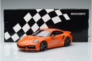 Porsche 911 992 Turbo S China 20th Anniversary Orange Minichamps 1:18 155069171 Metall — bild 6 av 6