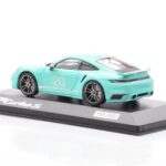 Porsche 911 992 Turbo S Mint Grön Minichamps 1:43 - image 3 of 4