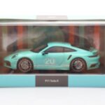 Porsche 911 992 Turbo S Mint Grön Minichamps 1:43 - image 4 of 4