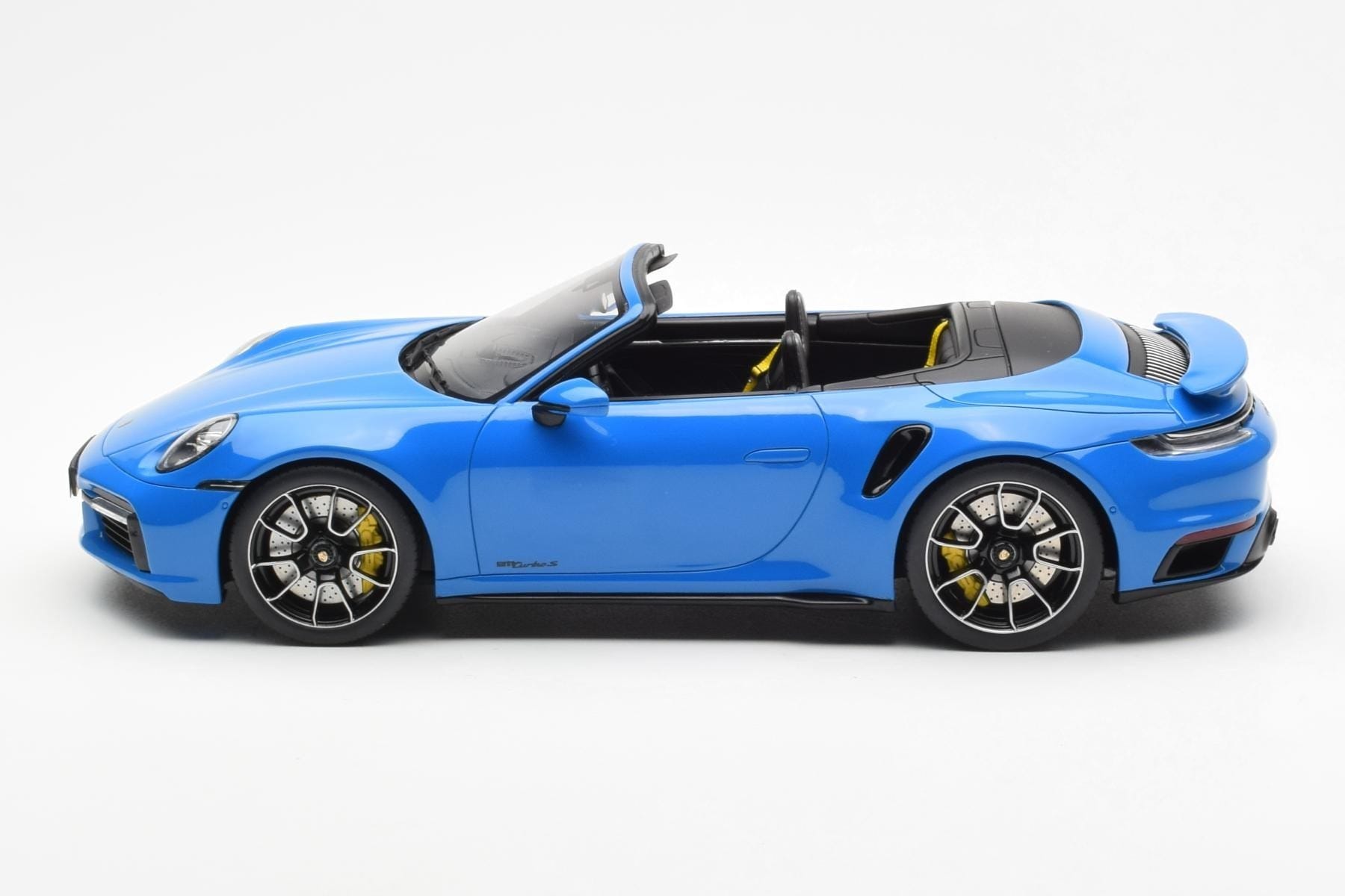 Porsche 911 992 Turbo S Shark Blå GT Spirit 1:18 GT441 Resin — bild 3 av 6