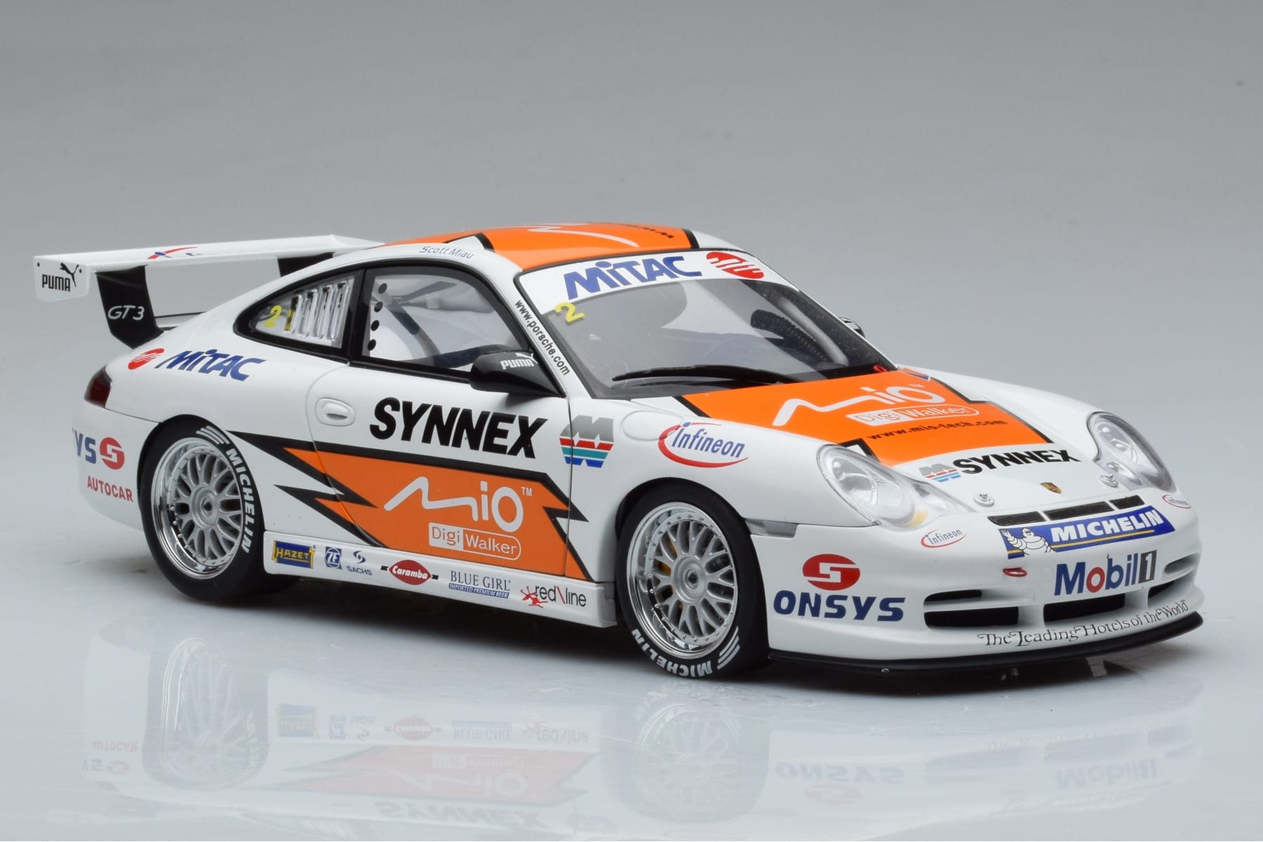 Porsche 911 996 GT3 R #1 C. Kwan Carrera Cup Asia 2004 AUTOart 1:18 80487 Metall — bild 5 av 7