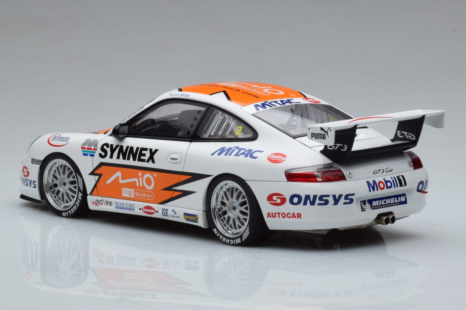Porsche 911 996 GT3 R #1 C. Kwan Carrera Cup Asia 2004 AUTOart 1:18 80487 Metall — bild 6 av 7