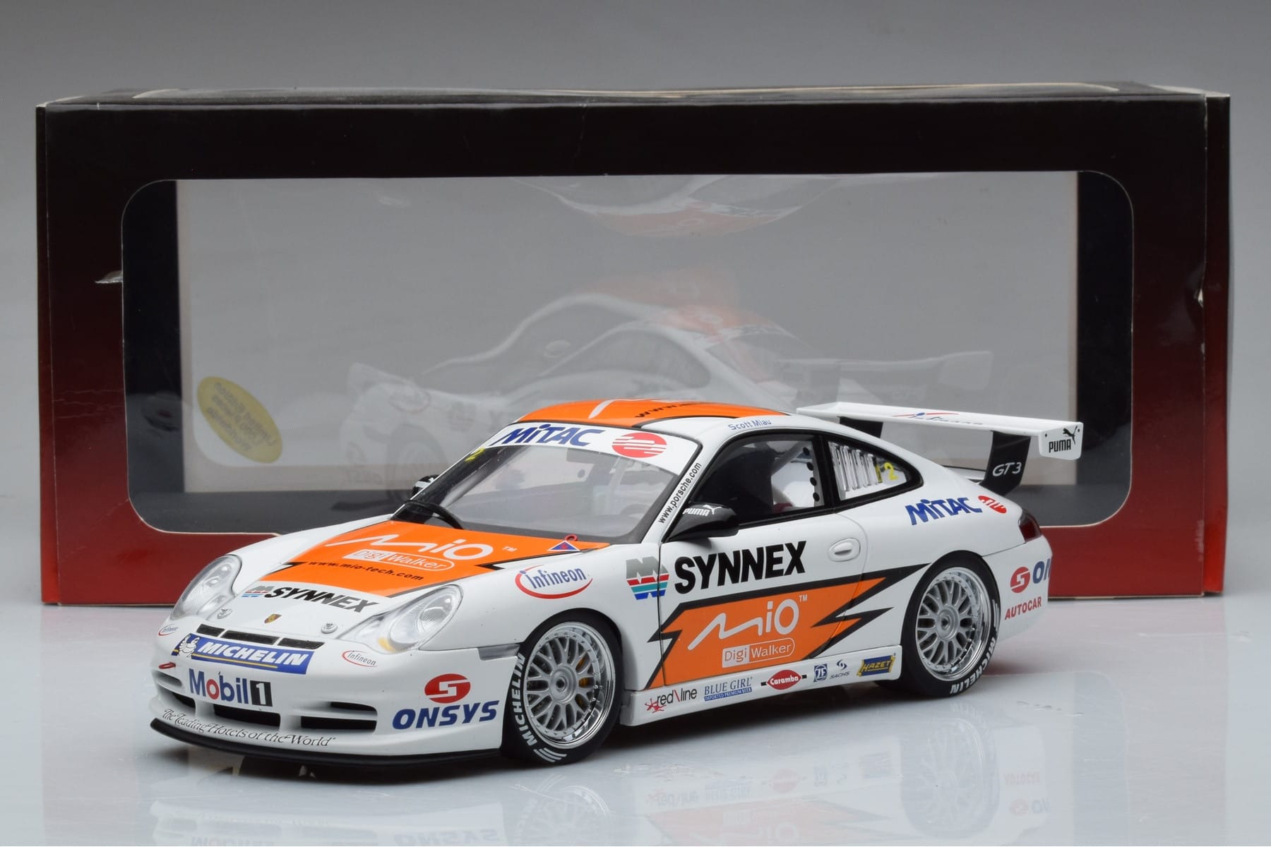 Porsche 911 996 GT3 R #1 C. Kwan Carrera Cup Asia 2004 AUTOart 1:18 80487 Metall — bild 7 av 7
