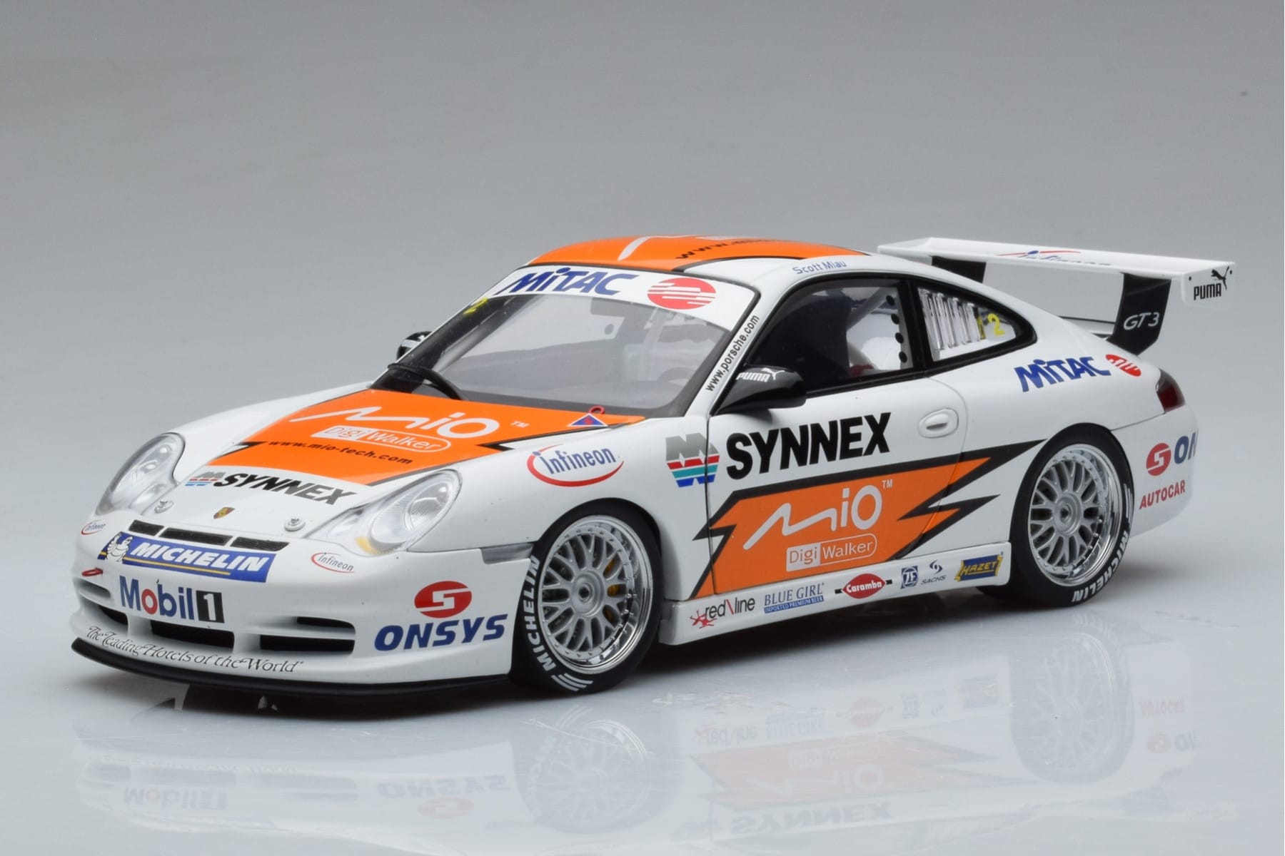 Porsche 911 996 GT3 R #1 C. Kwan Carrera Cup Asia 2004 AUTOart 1:18 80487 Metall