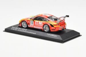 Porsche 911 997 GT3 R ITAS #18 De Lorenzi / Bonetti / Caccia / Bontempelli 24 Hours of Spa 2011 Minichamps 1:43 400118918 Met — bild 3 av 4