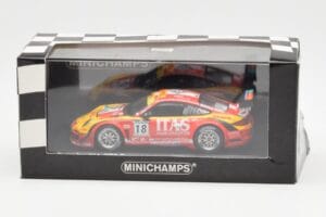 Porsche 911 997 GT3 R ITAS #18 De Lorenzi / Bonetti / Caccia / Bontempelli 24 Hours of Spa 2011 Minichamps 1:43 400118918 Met — bild 4 av 4