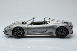 Porsche 918 Spyder Prototyp Grå Metallic Minichamps 1:18 110060030 Metall — bild 4 av 7