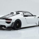 Porsche 918 Spyder Weissach Package Vit Med Svarta Fälgar Minichamps 1:18 - image 3 of 9