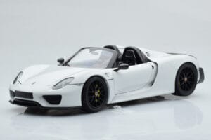 Porsche 918 Spyder Weissach Package Vit Med Svarta Fälgar Minichamps 1:18 113062443