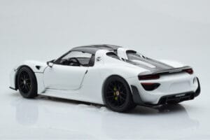 Porsche 918 Spyder Weissach Package Vit Med Svarta Fälgar Minichamps 1:18 113062443 Metall — bild 8 av 9