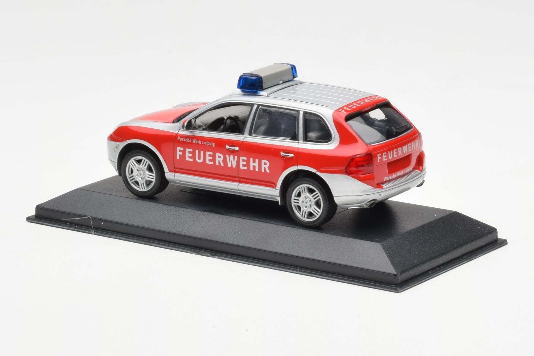 Porsche Cayenne S Feuerwehr Minichamps 1:43 WAPC02060116 Metall — bild 3 av 4