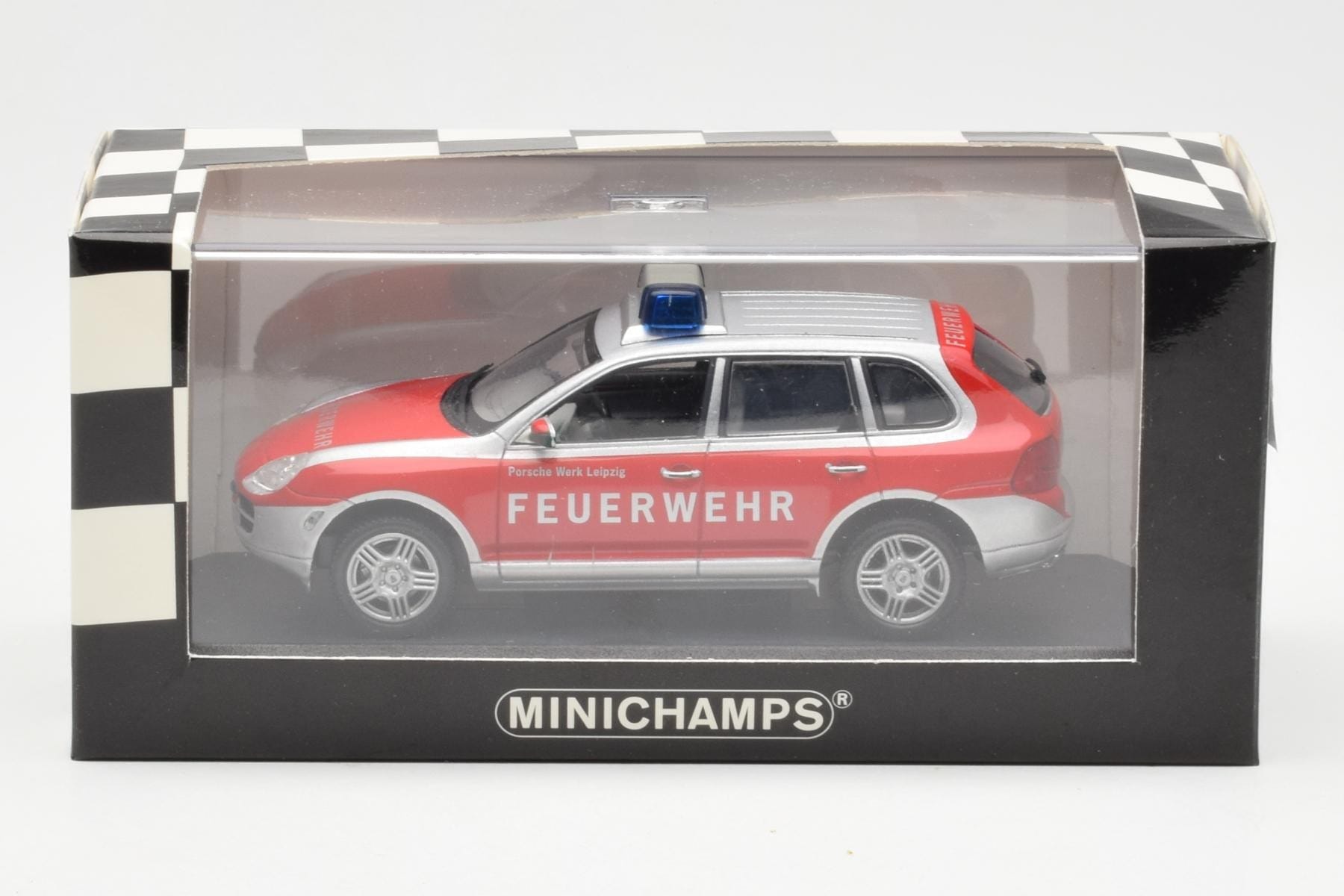 Porsche Cayenne S Feuerwehr Minichamps 1:43 WAPC02060116 Metall — bild 4 av 4