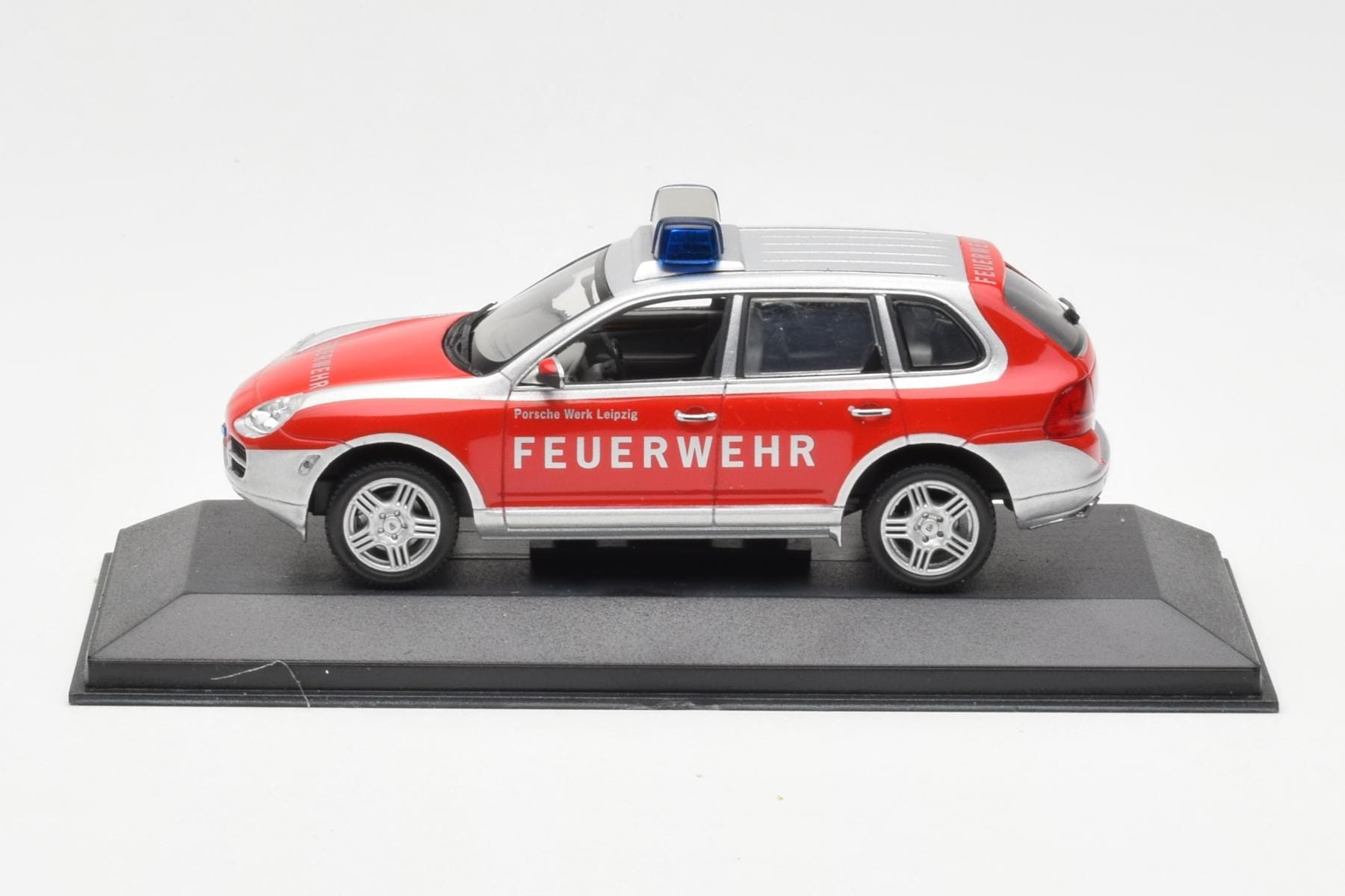 Porsche Cayenne S Feuerwehr Minichamps 1:43 WAPC02060116 Metall