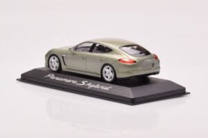 Porsche Panamera 970 S Hybrid Critall Grön Minichamps 1:43 WAP0205010A Metall — bild 3 av 4