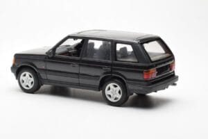 Range Rover P38 4.6 HSE Svart Metallic AUTOart 1:18 70017 Metall — bild 5 av 9
