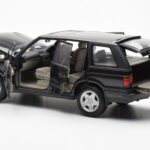 Range Rover P38 4.6 HSE Svart Metallic AUTOart 1:18 - image 8 of 9