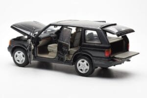 Range Rover P38 4.6 HSE Svart Metallic AUTOart 1:18 70017 Metall — bild 8 av 9