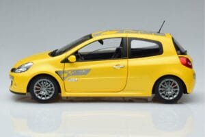 Renault Clio RS Mk3 F1 Team Norev 1:18 185236 Metall — bild 4 av 7