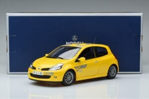 Renault Clio RS Mk3 F1 Team Norev 1:18 185236 Metall — bild 7 av 7