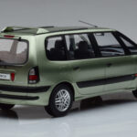 Renault Espace 3 Grön Otto 1:18 - image 2 of 6
