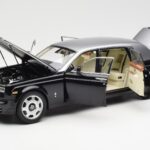 Rolls-Royce Phantom VII EWB Svart och Silver Kyosho 1:18 08841BKS - image 2 of 8