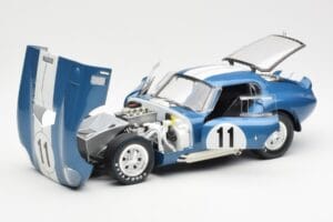 Shelby Daytona Cobra Coupe #11 S. Thompson 24 Hours of Le Mans 1965 CMR 1:18 CMR114 Metall — bild 2 av 8