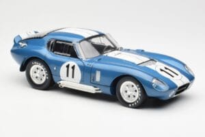 Shelby Daytona Cobra Coupe #11 S. Thompson 24 Hours of Le Mans 1965 CMR 1:18 CMR114 Metall — bild 6 av 8