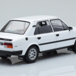 Skoda 130 L Vit IXO 1:18 - image 2 of 6