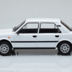 Skoda 130 L Vit IXO 1:18 - image 3 of 6