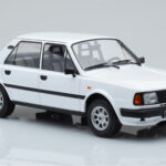 Skoda 130 L Vit IXO 1:18 - image 4 of 6