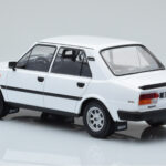 Skoda 130 L Vit IXO 1:18 - image 5 of 6